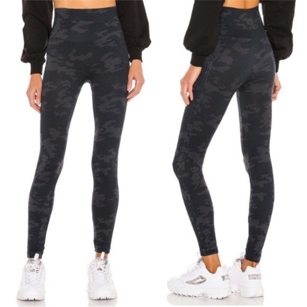 Spanx black camo Look at me leggings seamed XS
